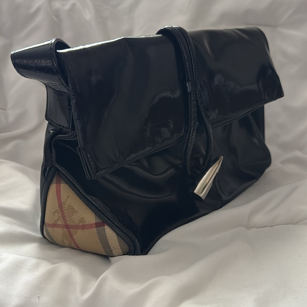 Elegant Black Burberry Toggle Leather Women's Bag - Picture 2 of 8